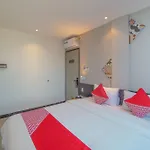 OYO 90447 Kardopa Hotel Megapark