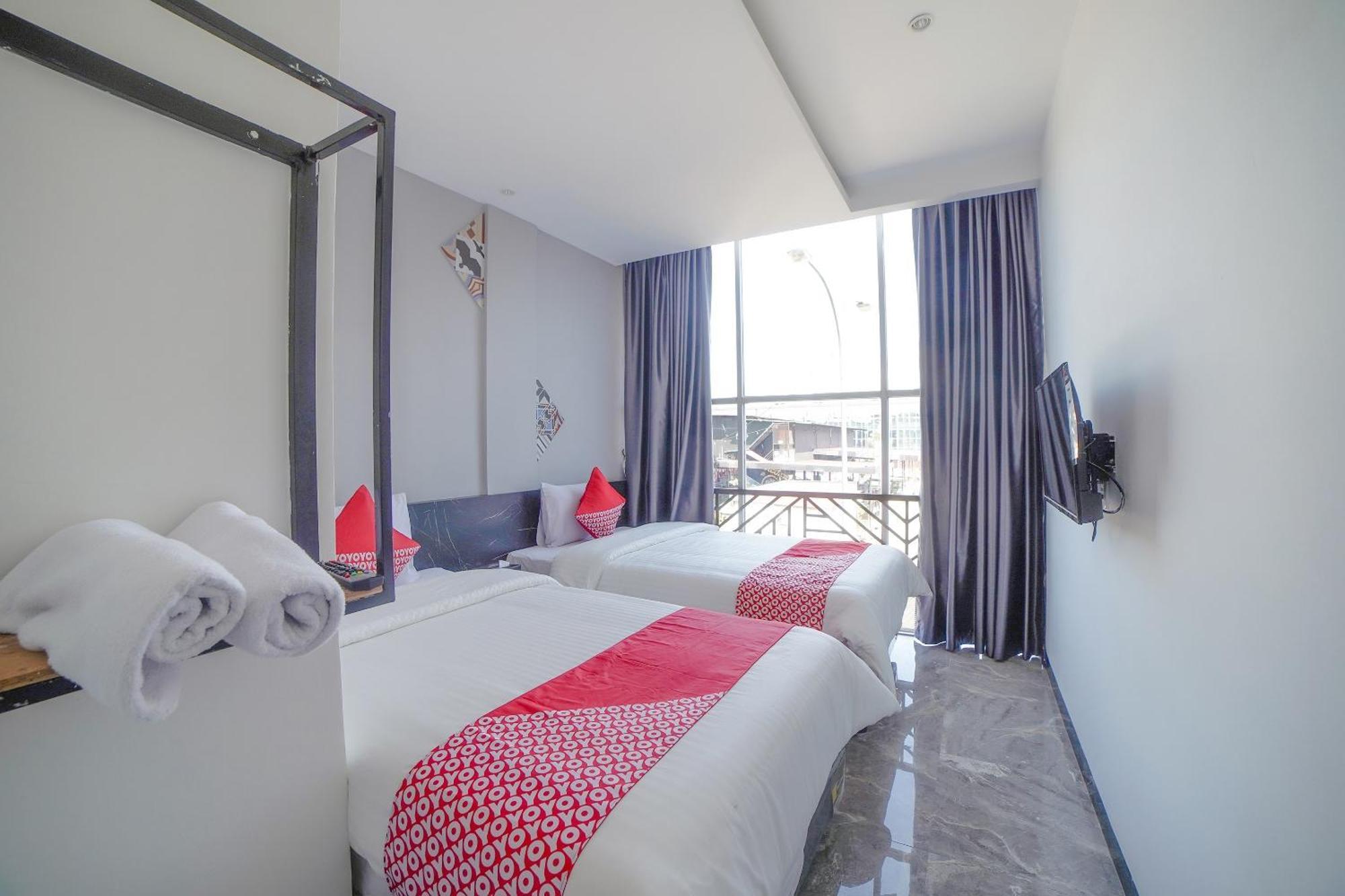 Oyo 90447 Kardopa Megapark Hotel 3*